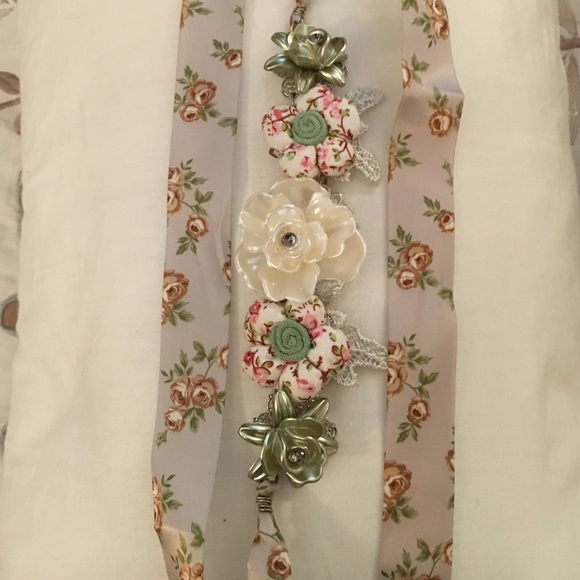 Floral Versatile Accessory - Picture 3 of 3