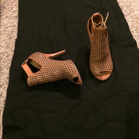 Versatile Givenchy open Toe Tan Heels! - Picture 1 of 1