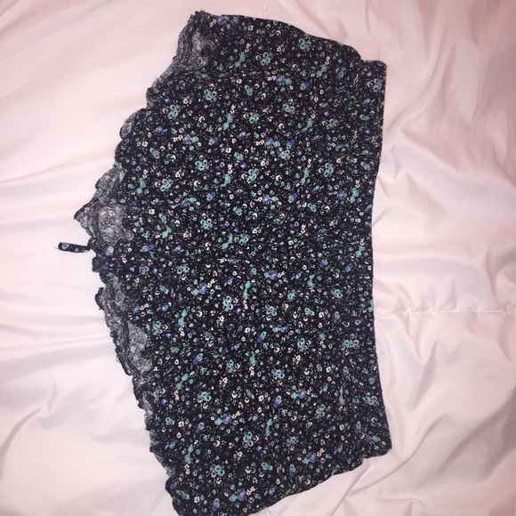 Floral print shorts✨✨ - Picture 1 of 4