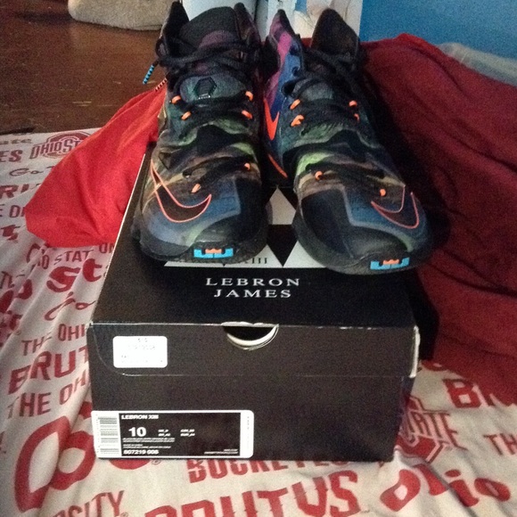 Lebron 13 akronite