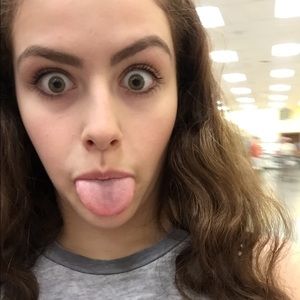 Meet your Posher, Hannah