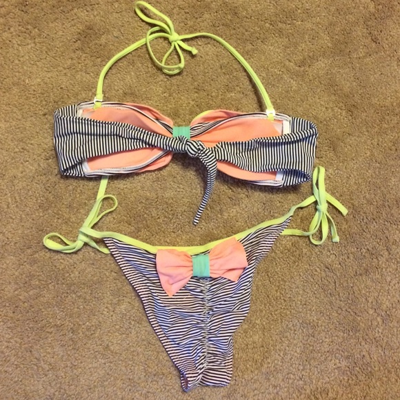 Bikini - Picture 2 of 2