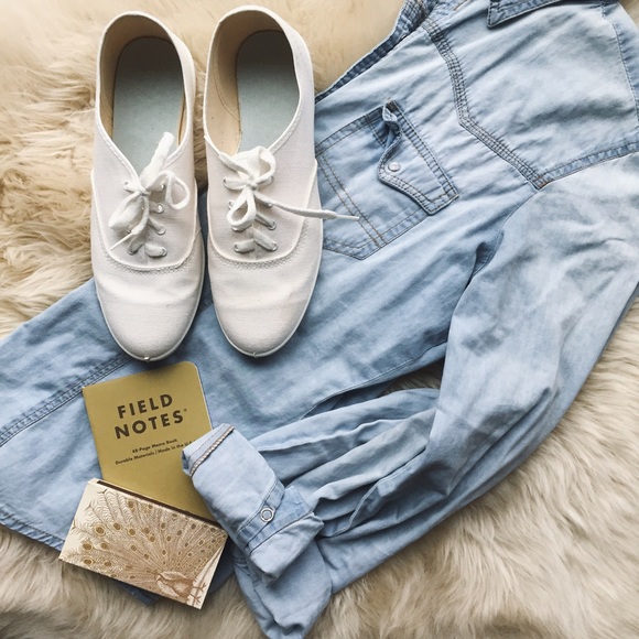 Basic white shoes