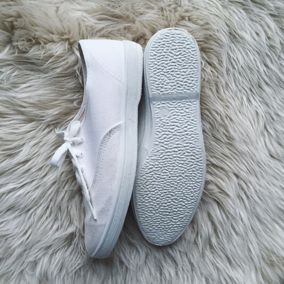 Basic white shoes - Picture 2 of 3