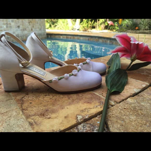 CLOSET CLOSED FOR SUMMER - Picture 1 of 3