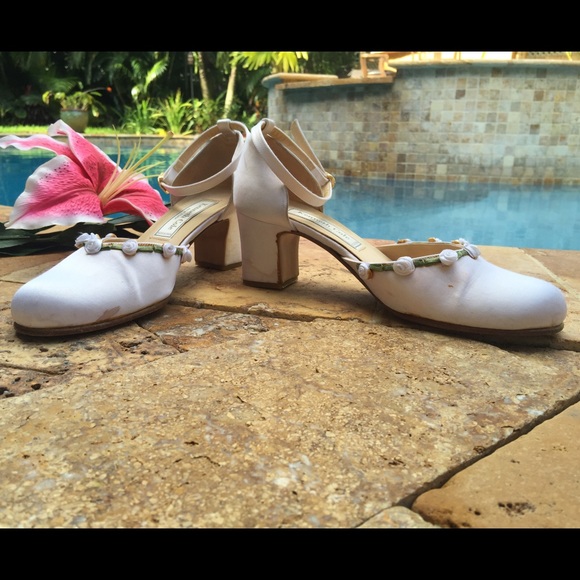 CLOSET CLOSED FOR SUMMER - Picture 2 of 3