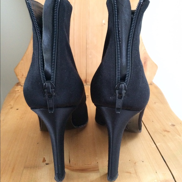 🎉HP🎉 Richard Tyler Satin Booties - Picture 2 of 3