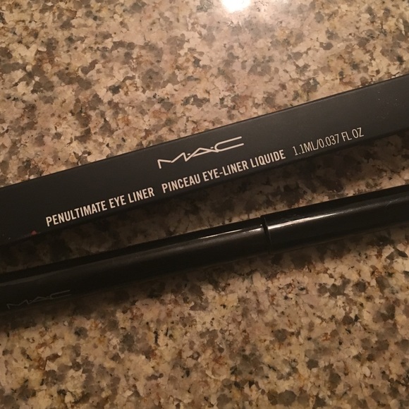 MAC BNIB penultimate liquid liner