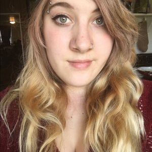 Meet your Posher, Alexis