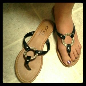 Simple. Casual. Wear-everywhere flip-flops