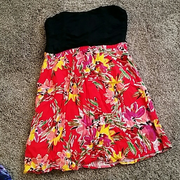 Strapless style flower top or short dress
