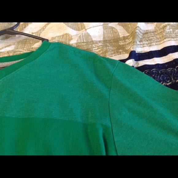 Men's Rocawear V-neck Tee - Med - Picture 2 of 4