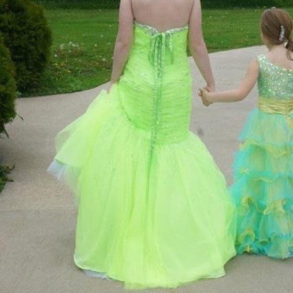 PAPARAZZI By Mori Lee Style 95027  fits 6-10 - Picture 3 of 3