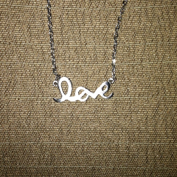 Jewelry - NEW 🌲 "Love" necklace 🌲