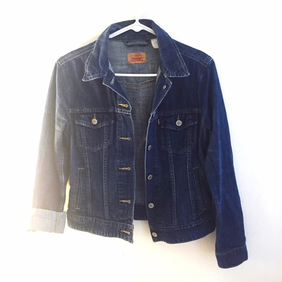 Levi's Classic Trucker Denim Jacket - Picture 1 of 4