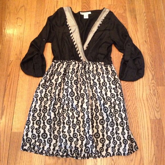 Francesca's Collections Dresses & Skirts - Black & Tan V-neck dress.  🎉 ON HOLD FOR @mayaf7