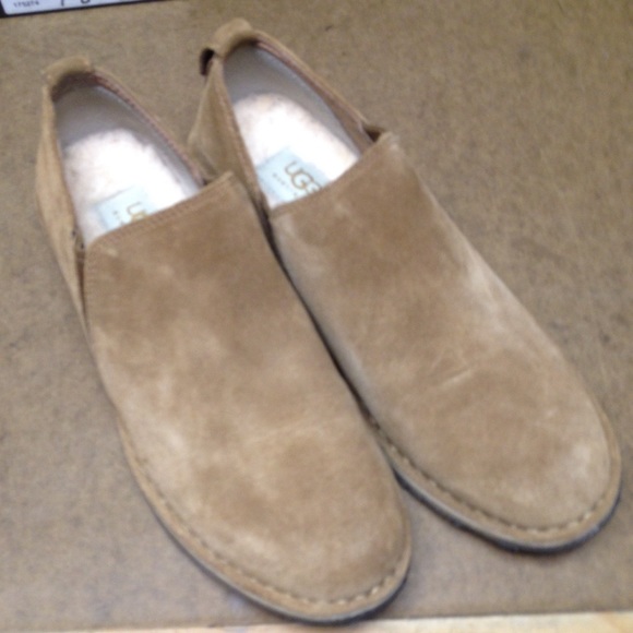 Women's Ugg slip on's size 7.5
