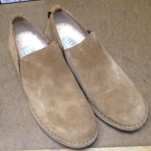 Women's Ugg slip on's size 7.5