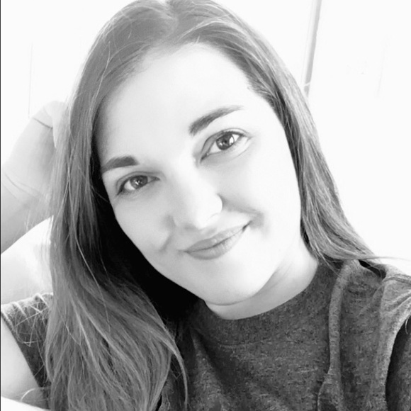 Meet your Posher, Adriana - Picture 1 of 1