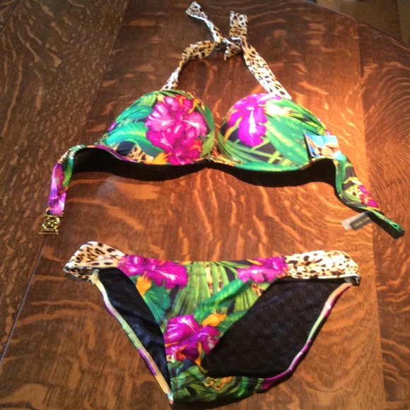 VS swimsuit 34D NWT(top is NWT only) - Picture 1 of 3