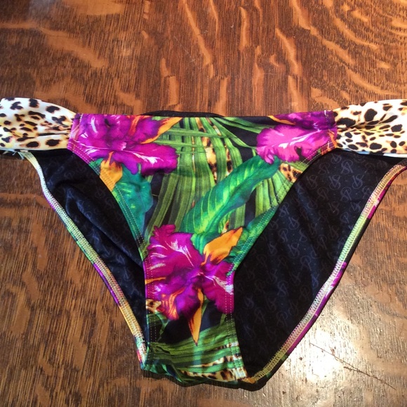 VS swimsuit 34D NWT(top is NWT only) - Picture 3 of 3