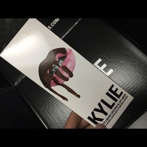 Kylie Jenner True Brown K Lipkit