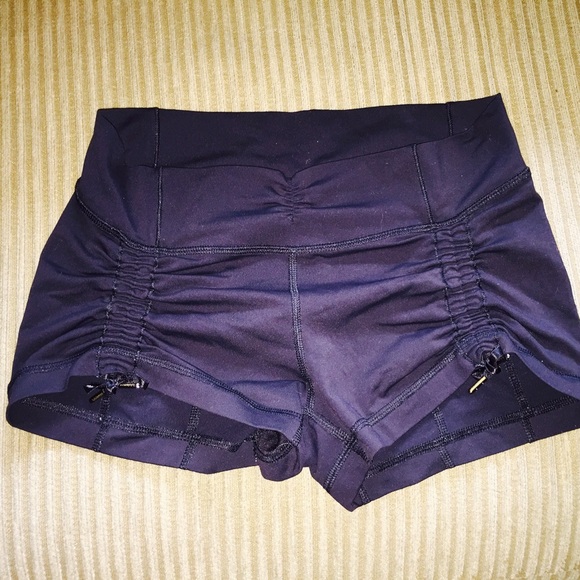 Lululemon black active shorts