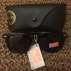 Black Ray-Ban folding wayfarer sunglasses