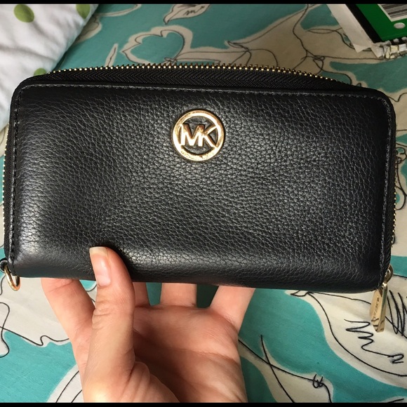 Michael Kors wristlet wallet
