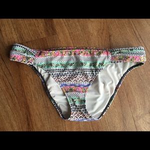 Victoria's Secret bikini swim bottom M