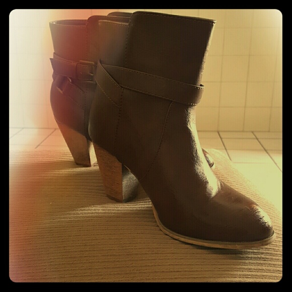 BUCCO Ankle Boots