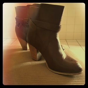 BUCCO Ankle Boots