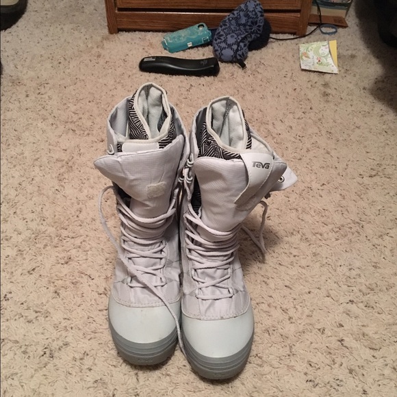 Awesome Snow Boots!!! Worn Once!!!