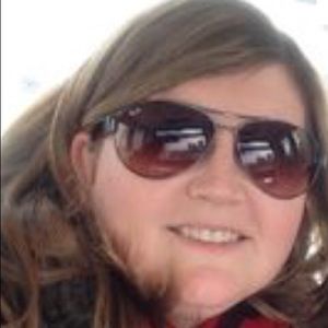 Meet your Posher, Caitlin