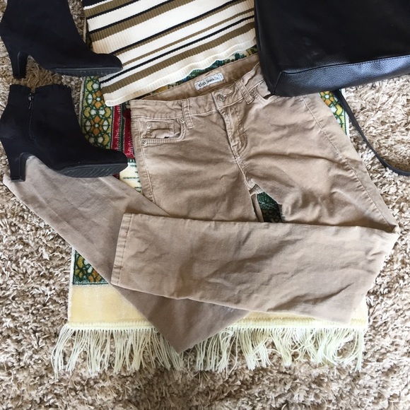 ❌SOLD❌ • Tan Corduroy Skinny Jeans • - Picture 3 of 3