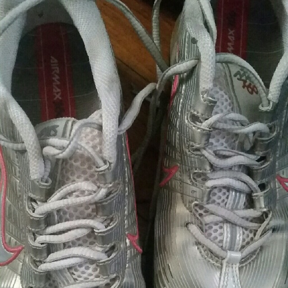 Donated! Nike Air running shoes - Picture 2 of 4