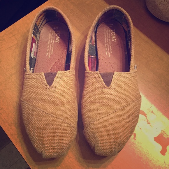 BURLAP TOMS!