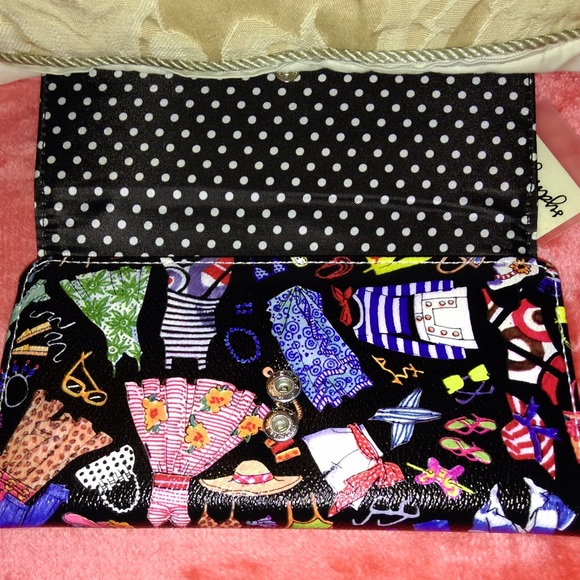 Sydney Love wallet