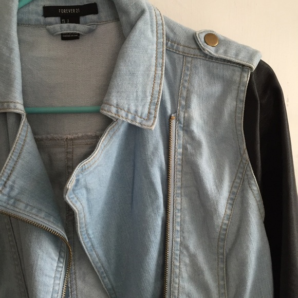 Light denim jean jacket with faux leather sleeves - Picture 2 of 4