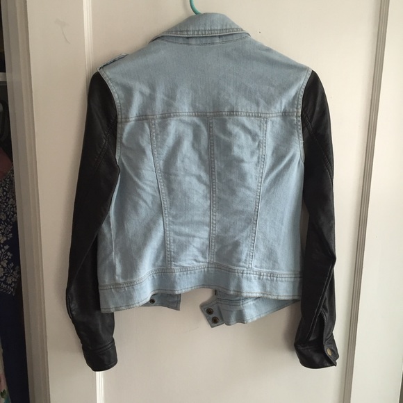 Light denim jean jacket with faux leather sleeves - Picture 3 of 4