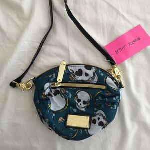 Betsey Johnson Skullhead w/headphones Crossbody