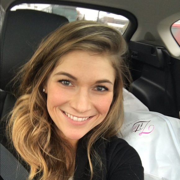 Meet your Posher, Stephanie - Picture 2 of 3