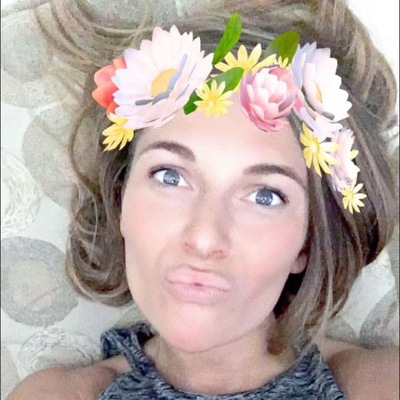 Meet your Posher, Stephanie - Picture 3 of 3