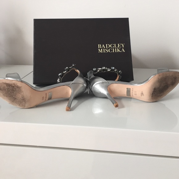 Badgley Mischika gray evening shoes - Picture 3 of 4