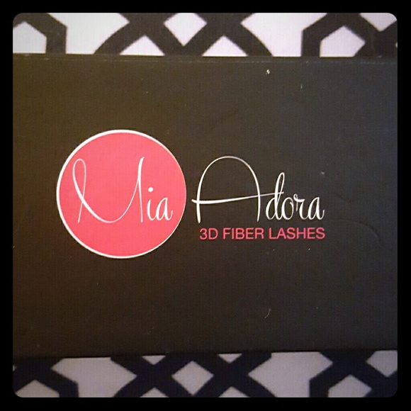 Mia Adora 3D Fiber Lashes