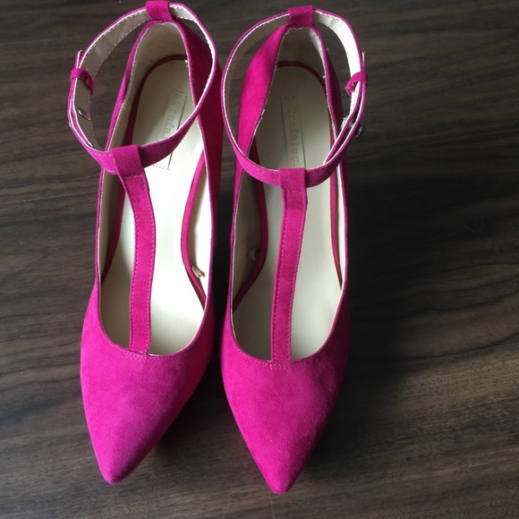 T-strap wedge pumps in pink