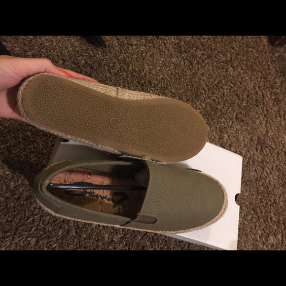 Shoes - Picture 2 of 3