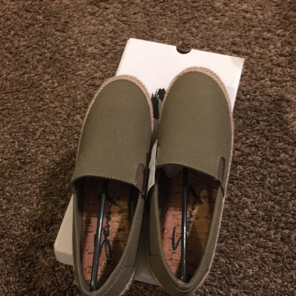 Shoes - Picture 3 of 3