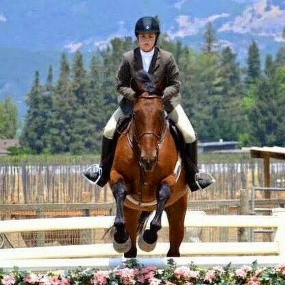 Meet your Posher, Alyssa - Picture 1 of 1