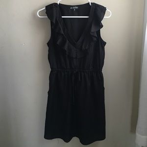 Perfect little black dress with pockets!